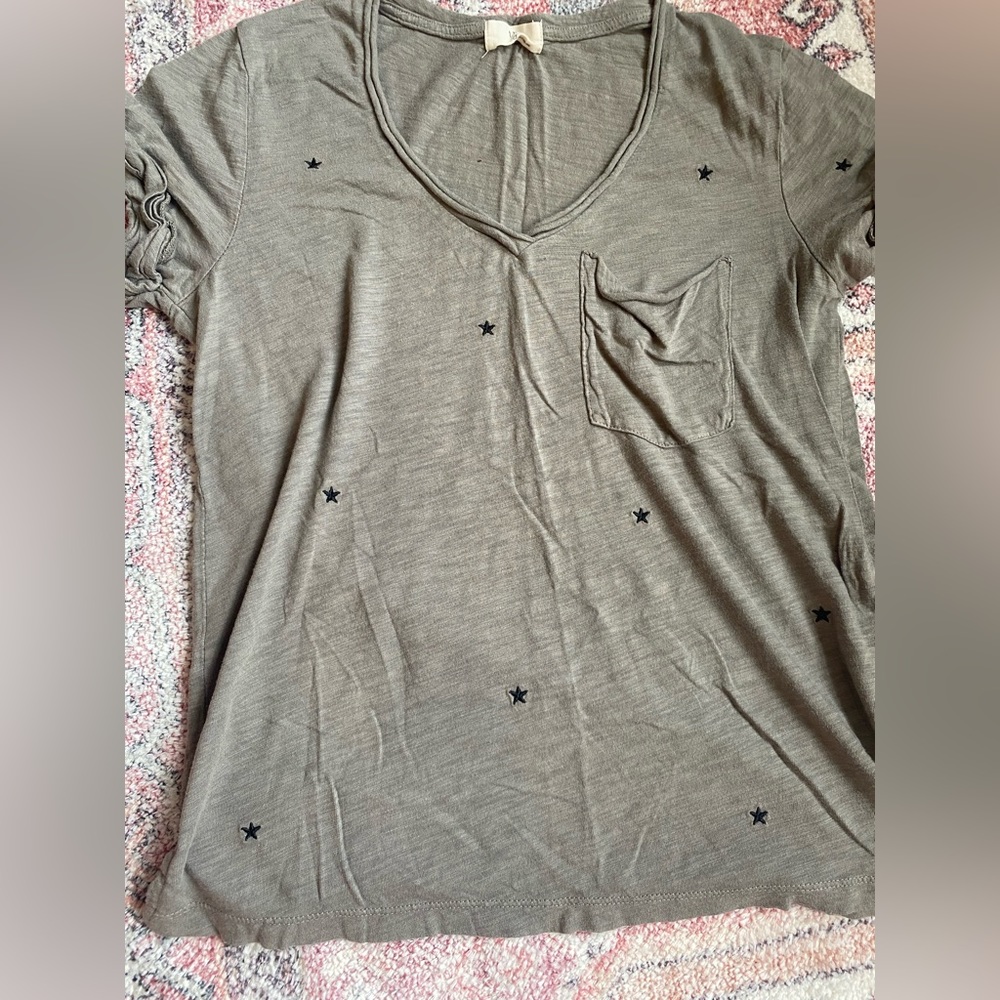 TLA classic v neck shirt with stars